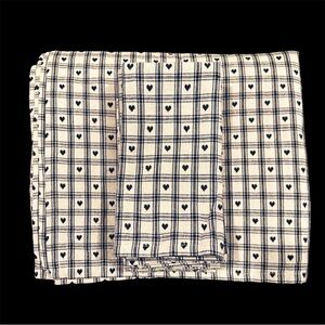60” X 104” RECTANGULAR TABLECLOTH & 6 MATCHING NAPKINS
